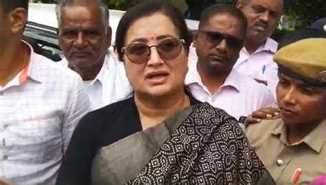 Mp Sumalatha Ambareesh Statement In Mandya ಎಂಪಿ ಅಂದ್ರೆ ಅಧಿಕಾರಿಗಳಿಗೆ