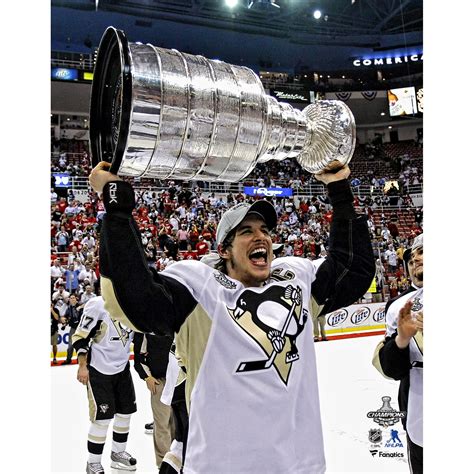 Sidney Crosby Pittsburgh Penguins Unsigned 2009 Stanley Cup Champions ...