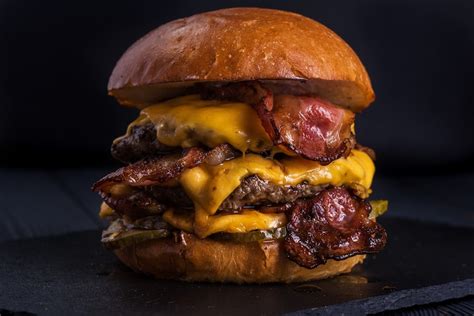 Burger Costeleta Dupla Queijo Cheddar Duplo Bacon Cebola Frita