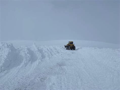 Kars ve Ardahan da kar ve tipi nedeniyle kapanan 76 köy yolu ulaşıma