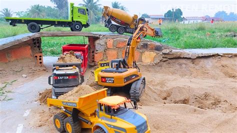 Rc Excavator Muat Pasir Truk Volvo Dan Fuso Di Bantu Rc Dozer YouTube