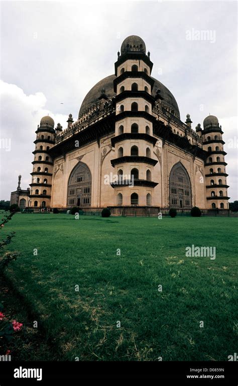 Tomb Of Mohammed Shah Banque D Image Et Photos Alamy