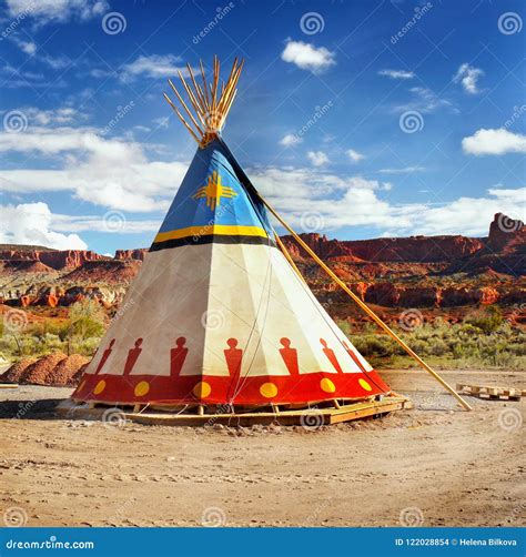 Tipi Indien Indigène De Tente Photo Stock Image Du Horizontal