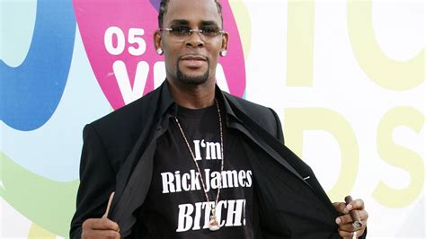 If R. Kelly Doesn't Know Who Dave Chappelle Is, Then Why Did He Wear This 'Rick James' Shirt to ...