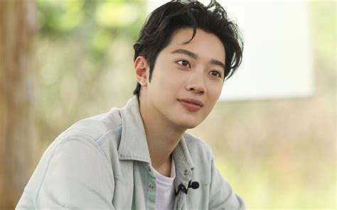 Former Wanna One Member Lai Kuan Lin Seen Among Prominent Politicians