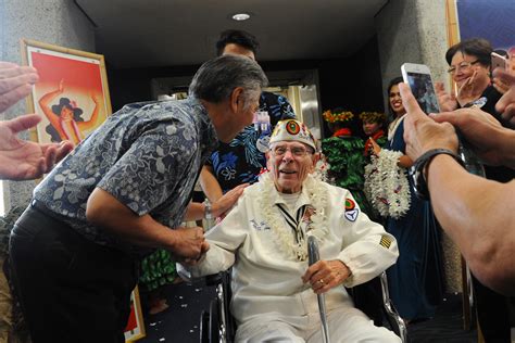 Pearl Harbor Survivors Receive Heroes' Welcome in Honolulu > U.S ...