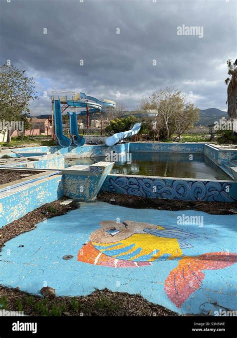 Parco Acquatico Abbandonato Immagini E Fotografie Stock Ad Alta