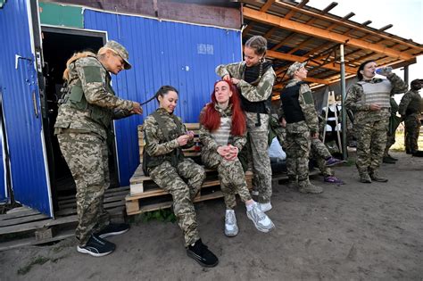 La Lucha De Las Militares Ucranianas Para Tener Uniformes Adecuados