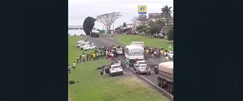 Motorista Fura Bloqueio E Atropela Manifestantes Em Mirassol Interior