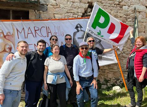 Lomaggio Del Partito Democratico Alle Donne Della Resistenza