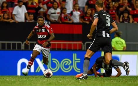 Jogadores Do Flamengo S O Denunciados Ap S Confus O Em Cl Ssico