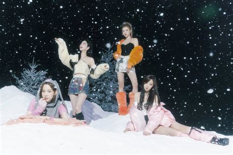 221220 2022 Winter Smtown Smcu Palace Snow Field Group Image R