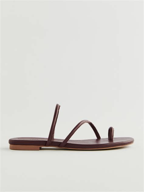 The Best Minimalist Leather Sandals To Wear Forever Who What Wear