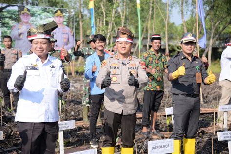 Hadiri Acara Penanaman Mangrove Bupati Ajak Masyarakat Untuk