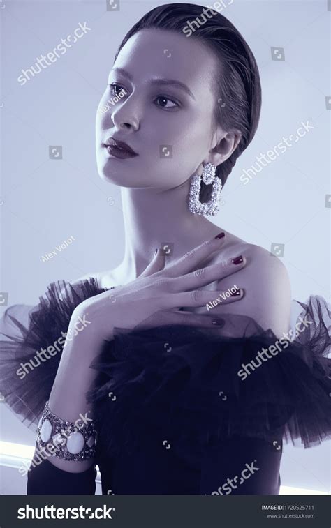 Sensual Portrait Glamor Brunette Woman Model Stock Photo 1720525711 Shutterstock