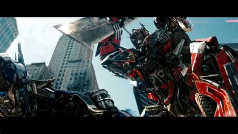 Optimus Prime Vs Sentinel Prime Transformers Dark Of The Moon Youtube