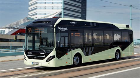 World Premiere Of Volvos New Electric Articulated Bus Motorindia