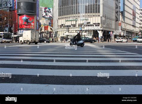 Shibuya crossing, Tokyo Stock Photo - Alamy