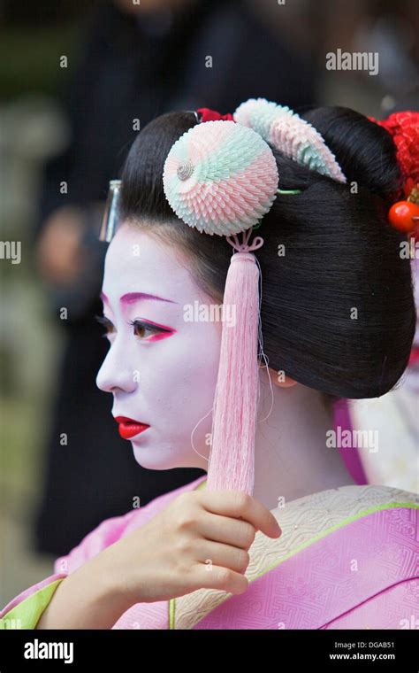 A Geisha taking part in the Setsubun Rituals at Yasaka Shine Stock ...