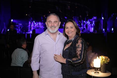 Hz Veja Quem Prestigiou O Show Da Cantora Simone Em Vit Ria A Gazeta