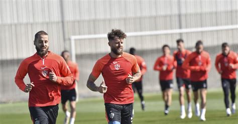 La SD Huesca Vuelve A Los Entrenamientos En Busca De Un Sustituto Para