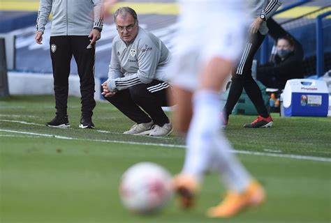 Bielsa Logró Su Primer Triunfo En La Premier Su Pase De Lujo En El Partido Que Se Hizo Viral Y