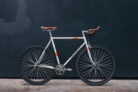 HD wallpaper: gray fixie bike leaning on black wall, transportation ...