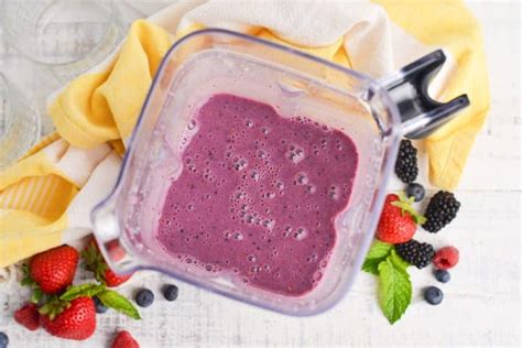 BEST Berry Smoothie Recipe (Made in 1 Minute w/ 5 Ingredients!)