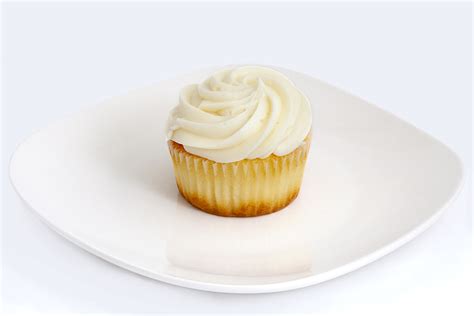 Vanilla Cupcakes – Cobblers, Cakes & Kream