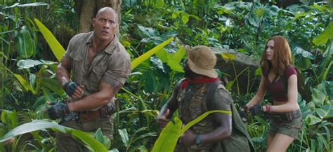 Jumanji Bienvenue Dans La Jungle Dwayne Johnson Coincé En Pleine Jungle La Première Bande