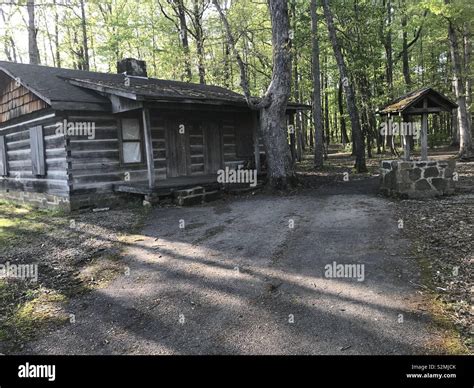 Stone Log Cabin Hi Res Stock Photography And Images Alamy