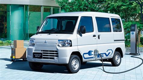 三菱自動車、新型軽商用ev「ミニキャブev」を発売。航続距離が180kmに Drone