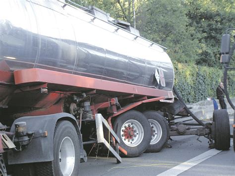 A3 Sperrung Nach Tanklaster Unfall Oberhausen