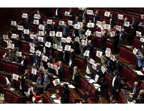 Alla Camera Stop Al Salario Minimo Protesta Delle Opposizioni