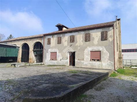 Vendita Casa Colonica In Via Vittorio Veneto Piove Di Sacco Da