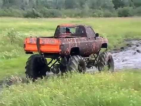 Big Trucks Mudding