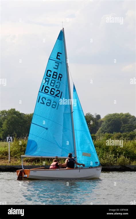 Sailing Enterprise Dinghy On River Waveney At Beccles Suffolk Stock