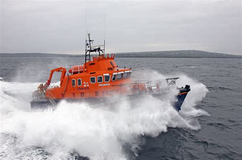 Aran Islands Rnli Rescues Two Fishermen After 30ft Boat Gets Into