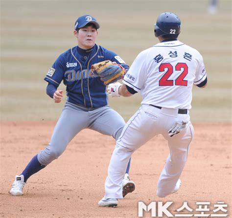 박민우 `성흔이 형 꼼짝마세요` Mk포토 Mk스포츠