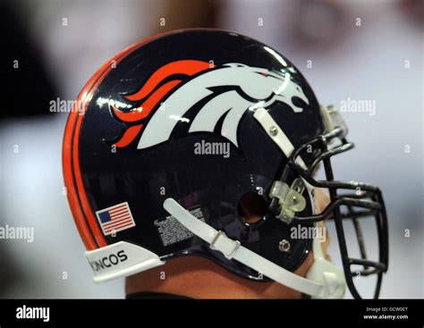 Detalle De Un Casco De Los Denver Broncos Fotografías E Imágenes De