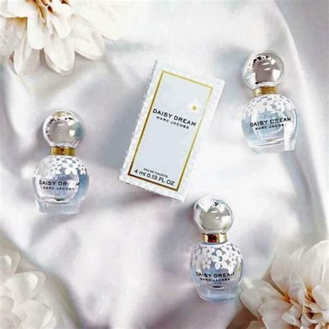 Nước Hoa Nữ Mini Chính Hãng Marc Jacobs Daisy Dream Edt 4ml Hương Hoa