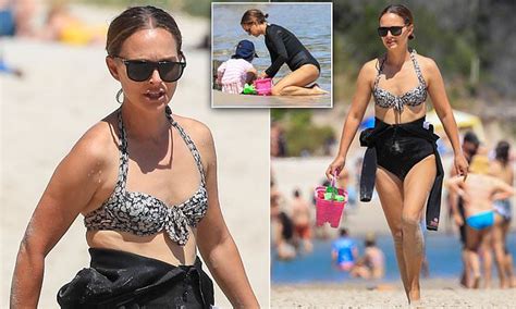Natalie Portman Shows Off Slim Figure In A Black And White Bikini As She Enjoys A Beach Day In Byron