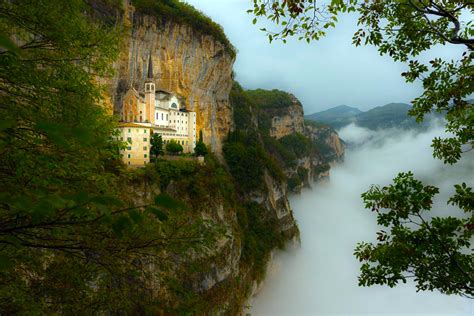 Madonna Della Corona Il Santuario Sospeso Nella Roccia