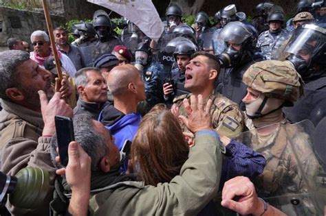 Manifestation Tendue Beyrouth Tirs Nourris De Gaz Lacrymog Ne L