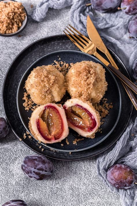 Zwetschgenknödel aus Topfenteig mit Zimtzuckerbröseln Life Is Full Of