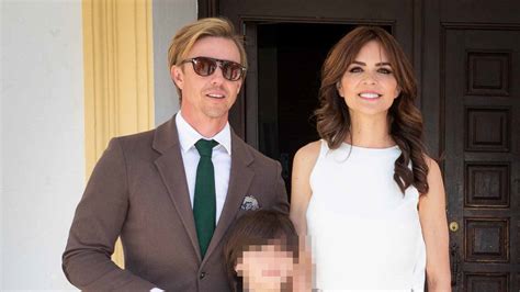 Guti Y Romina Belluscio Posan Con Su Familia En La Primera Comuni N De