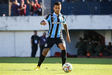 Titular Do Grêmio Matheus Henrique Completa 5 Anos Como Profissional E Sonha Alto Esporte