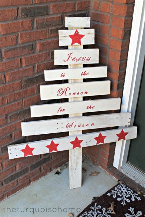 Diy Pallet Christmas Tree Easy Last Minute Christmas Craft