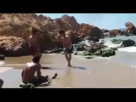 Venezolanos Calientes En La Playa XVIDEOS