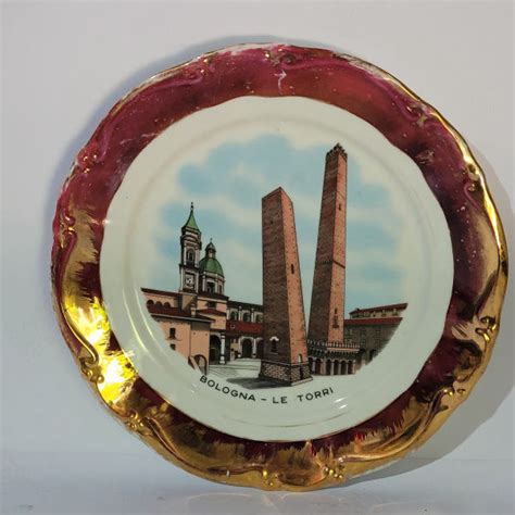 Antigo Prato Em Porcelana Imagem De Bologna Le Torri Bordas